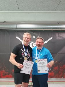 Mehr über den Artikel erfahren Heißes Wochenende – Bayerische Meisterschaft Kraftdreikampf in Landshut Viecherschmiede Powersport Athleten holen 4 Titel