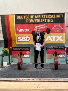Mehr über den Artikel erfahren Eine Ära geht zu Ende: Letzte Deutsche Meisterschaft im Kreuzheben in Randersacker